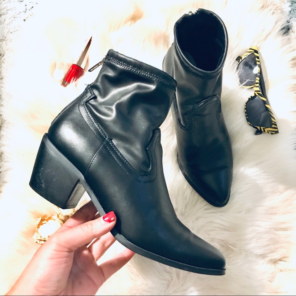 Black Zip up Booties 😍😍🌚